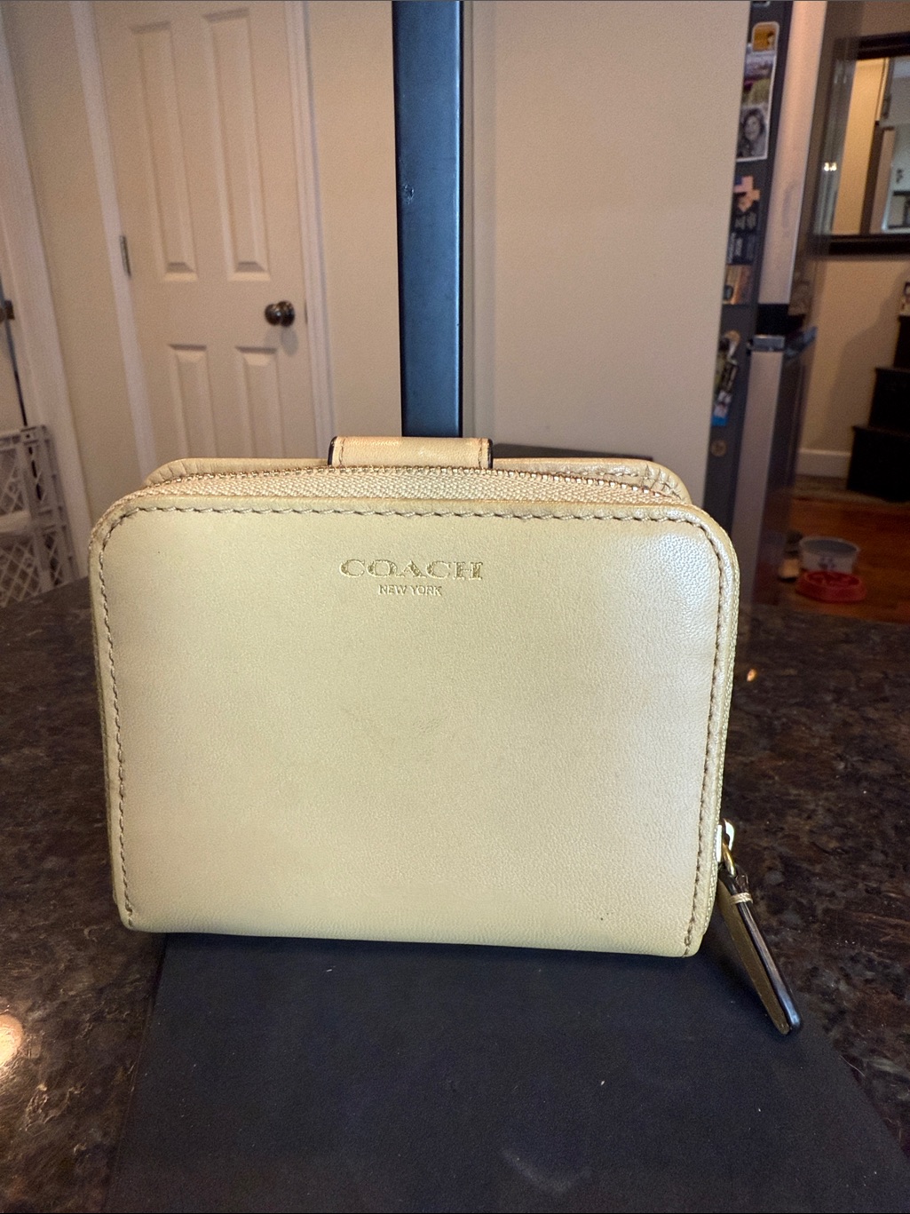 Vintage Coach Light Tan Leather Zip Wallet With Gold Hardware-Euc